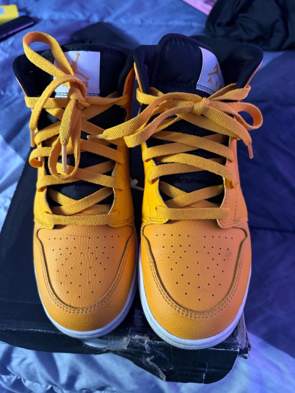 Yellow High-top Jordan 1 youth size 6.5 - Picture 3 of 3
